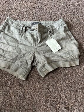 Level 99 Green Linen-Blend Women's Shorts